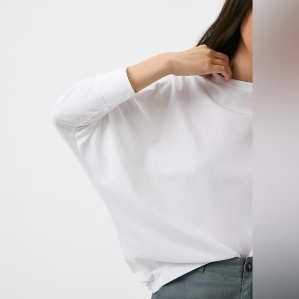Uniqlo Top - Picture 3 of 8